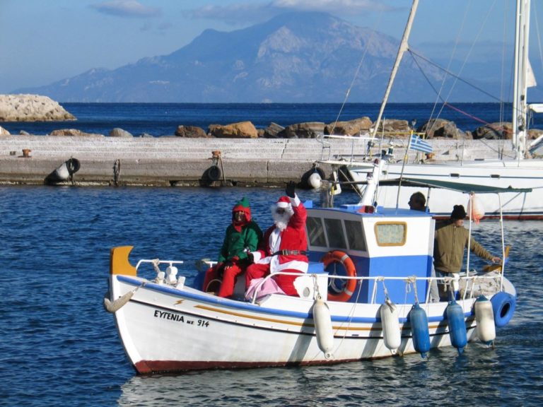 Υποδεχόμαστε τον Άγιο Βασίλη με τα δώρα στον Άγιο Κήρυκο