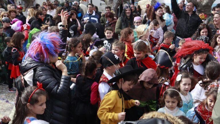 Φωτογραφίες και βίντεο από το Κυριακάτικο καρναβάλι του Αγίου Κηρύκου