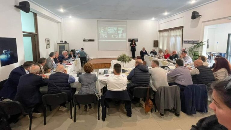 Ιστορική συνεδρίαση του Περιφερειακού Συμβουλίου Βορείου Αιγαίου στους Φούρνους Κορσεών