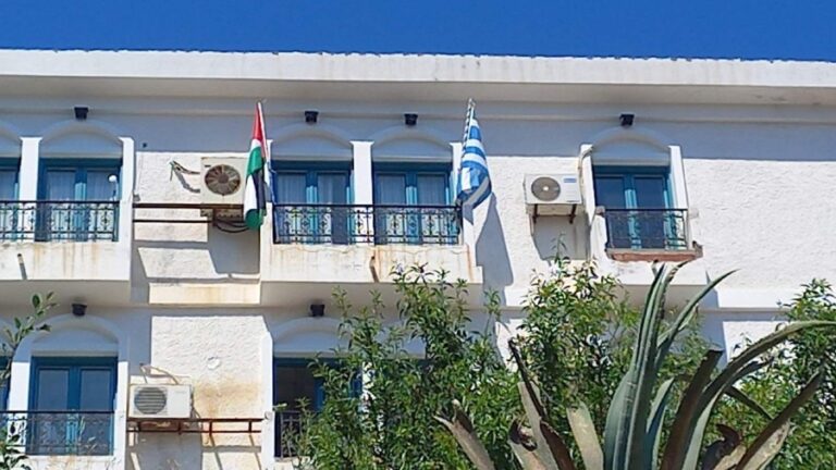 Η παλαιστινιακή σημαία υψώθηκε στα δημοτικά καταστήματα Αγίου Κηρύκου, Ευδήλου και Ραχών