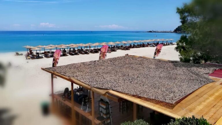 Ανοίγει το Mamakita Beach Bar στη Μεσακτή και υπόσχεται ένα super opening party