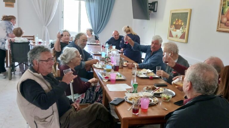 Επίσκεψη Δημάρχου και μελών Διοικούσας Επιτροπής της δομής στη Μονάδα Φροντίδας Ηλικιωμένων