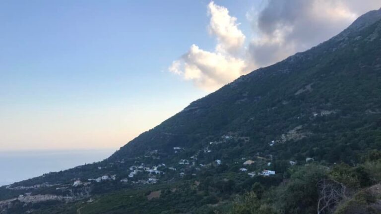 Τροχαίο ατύχημα στον Χρυσόστομο – Εγκλωβίστηκε πολυμελής οικογένεια