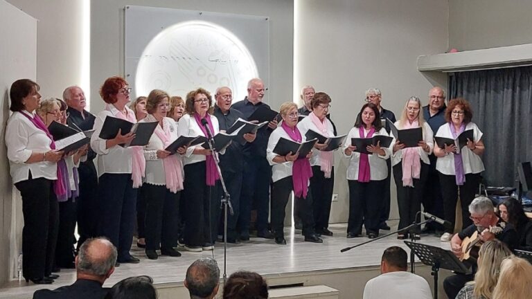 Χορωδιακό αντάμωμα Ικαρίας και Κρήτης με παράδοση, τραγούδια και συγκίνηση
