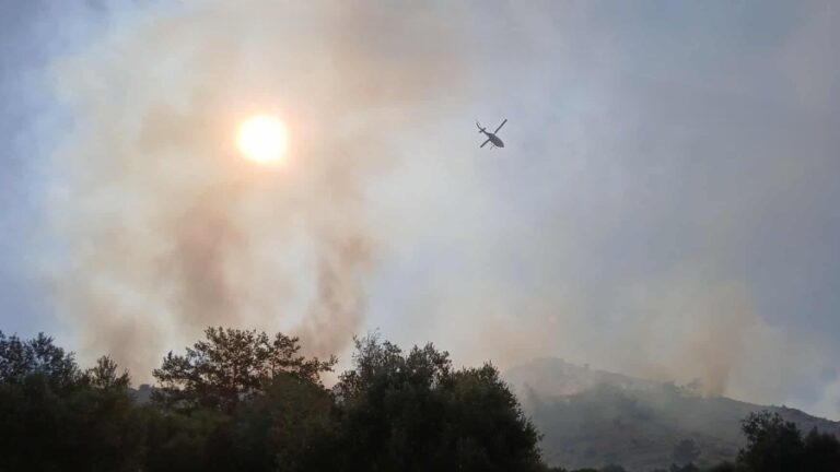 Στο πλευρό της γειτονικής Χίου οι εθελοντές πυροσβέστες της Ικαρίας