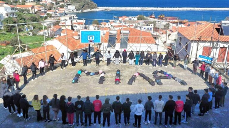 Ικαρία: Τα σχολεία του νησιού ενώνουν τη φωνή τους ενάντια στον σχολικό εκφοβισμό